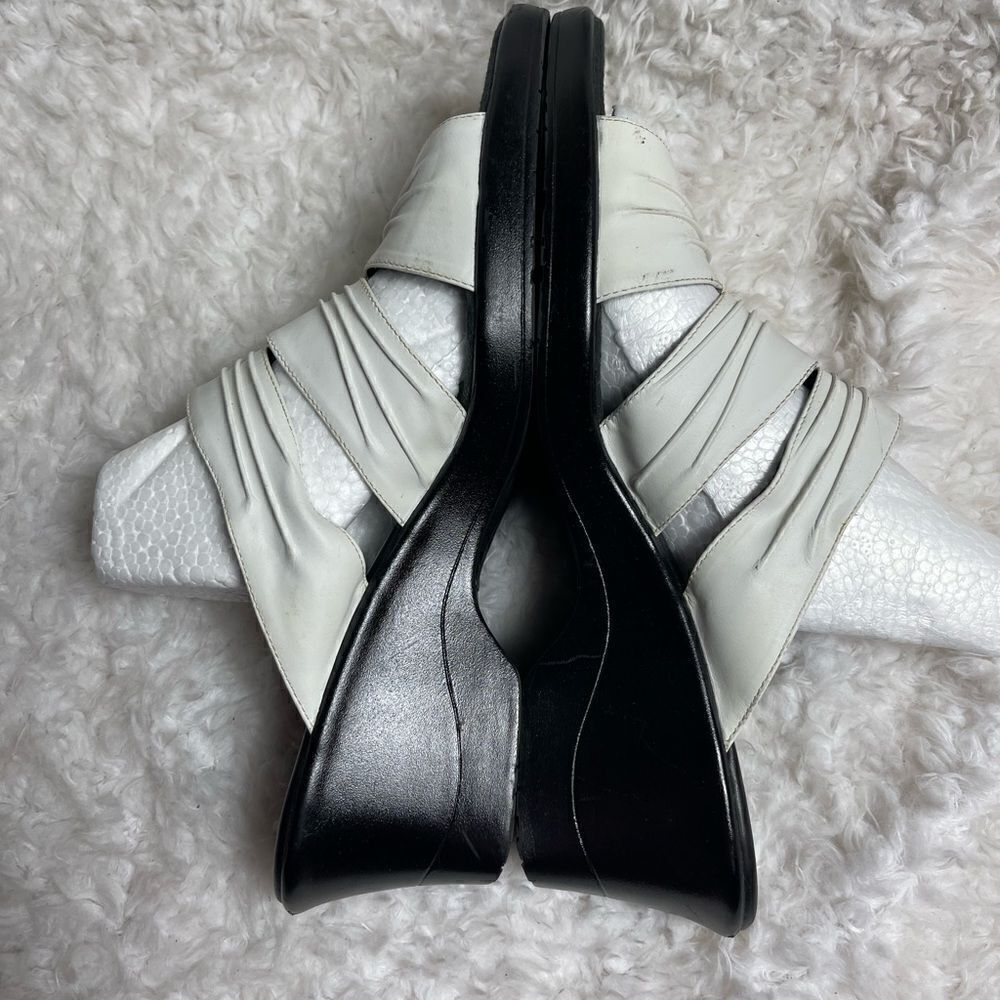 Clarks leather white straps wedge slip on sandals rubber soles size 11 - Picture 4 of 9